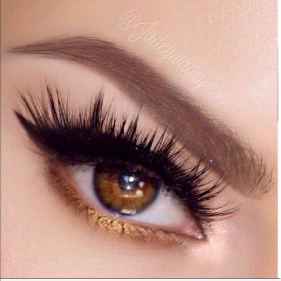 Huda Beauty Lashes & Natasha Dedona Eyeshadow Set - Picture 11 of 16